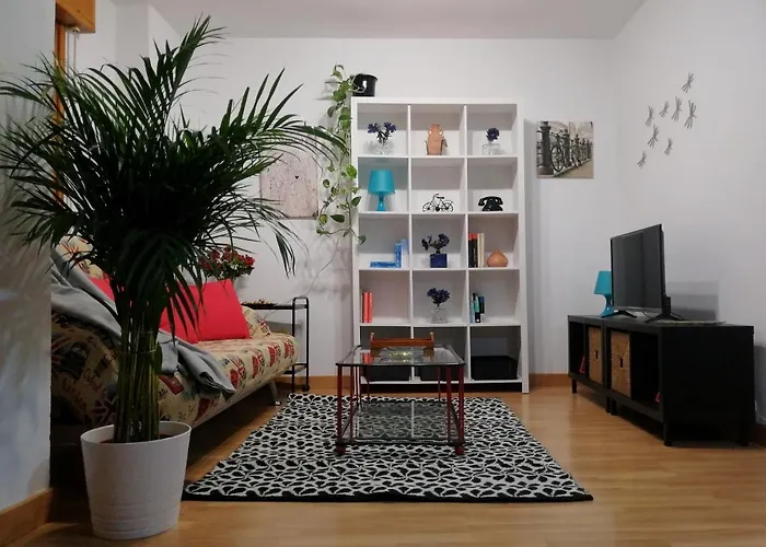 • La Antigua • *